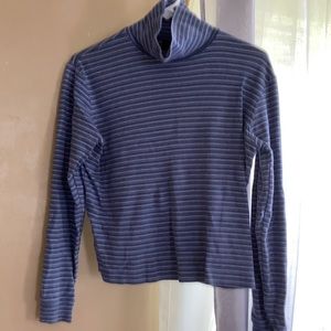 Stripped turtle neck